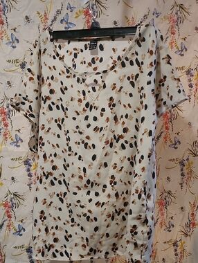 SHEIN Cream Leopard Spot Short Sleeve Tunic